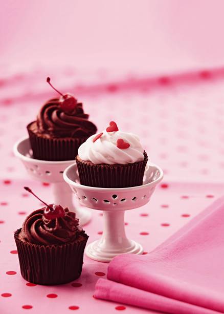Cupcake light de merengue chocolate e ganache: voc&ecirc; n&atilde;o precisa resistir!