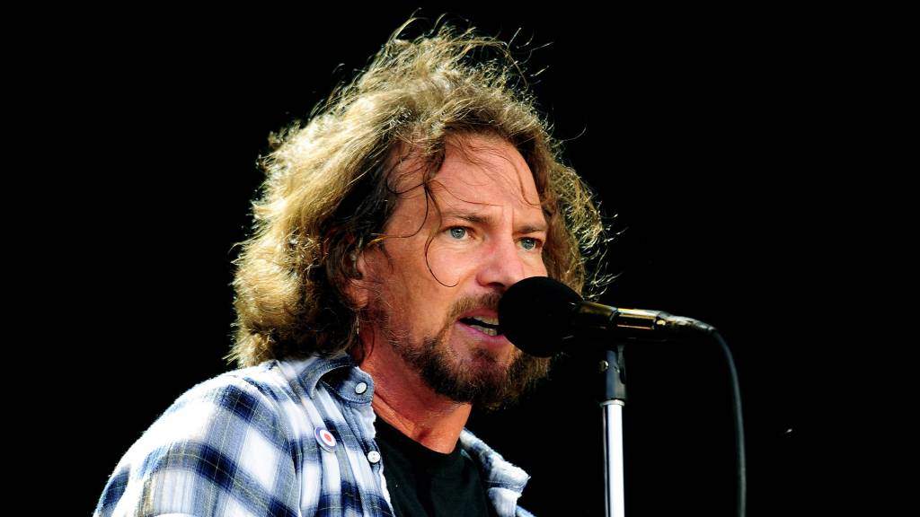 Eddie Vedder ajuda família ameaçada de despejo no Natal