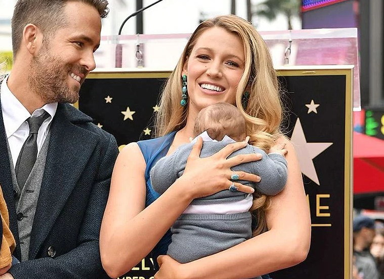 Filhas de Blake Lively e Ryan Reynolds aparecem pela 1ª vez