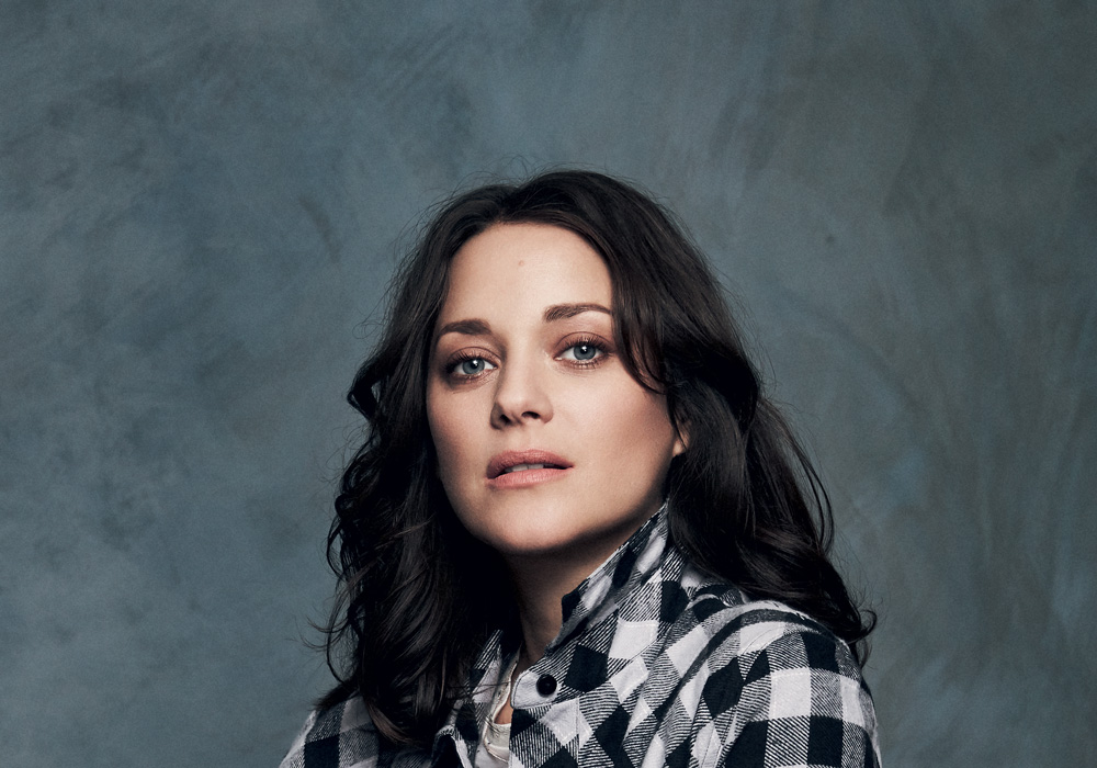 Marion Cotillard mostra que é à prova de boatos
