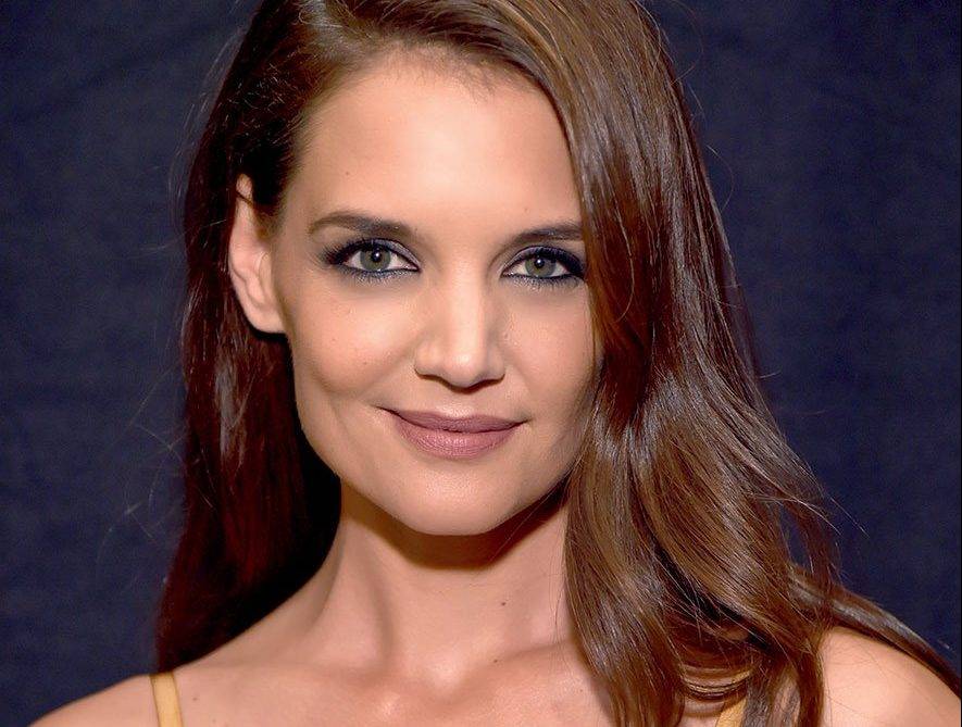 Katie Holmes assume romance com outro ator de Hollywood
