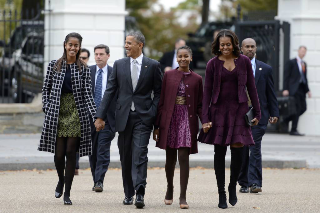 Fotos raras mostram a 1ª visita das filhas de Obama à Casa Branca