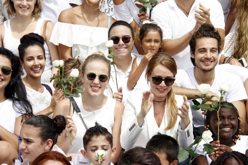 Famosos se unem a crianças refugiadas em ato pela paz na Síria