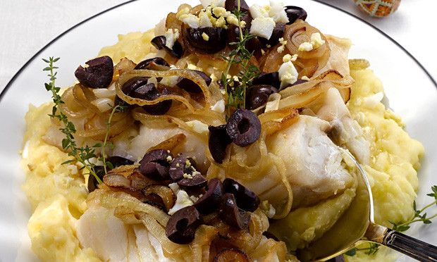 receita-bacalhau-com-azeitona-preta-pure-de-mandioca