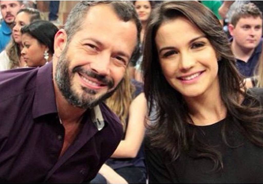 Malvino Salvador e Kyra Gracie se casam em Noronha