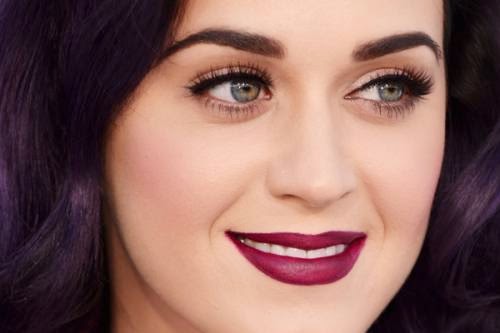 fotos-de-famosas-com-batom-roxo-escuro