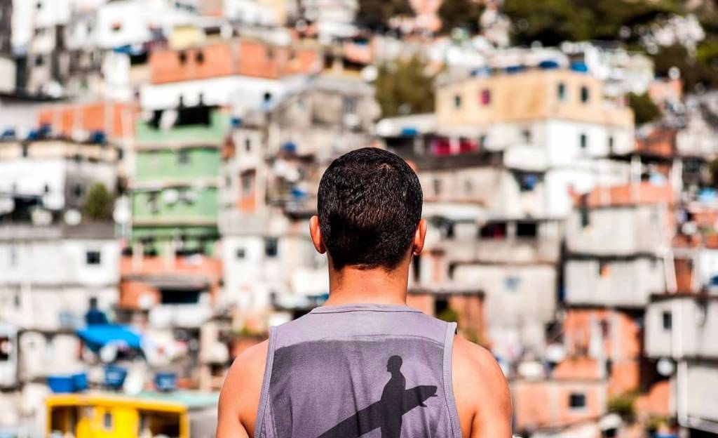 Carolina Kasting desabafa sobre clima de guerra no Rio de Janeiro