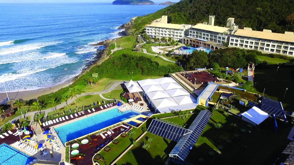 Que tal passar o fim de ano com os pés na areia?