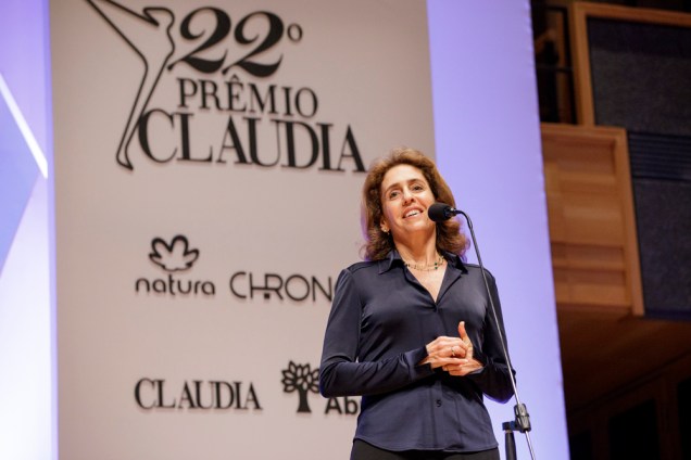 A geneticista Lygia da Veiga Pereira anunciou a vencedora da categoria Ci&ecirc;ncias