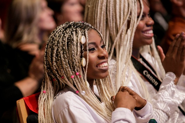 MC Soffia descobre que &eacute; a vencedora de Revela&ccedil;&atilde;o