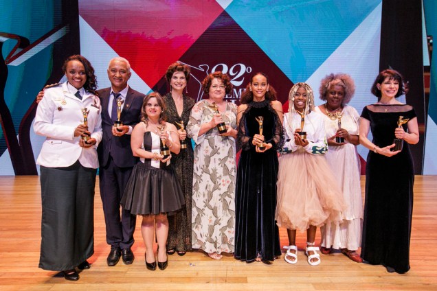 Os vencedores da noite: Denice Santiago, Avanildo da Silva, Fernanda Honorato, Fernanda Feitosa, Eurasia Agizzio, Ta&iacute;s Ara&uacute;jo, MC Soffia, Concei&ccedil;&atilde;o Evaristo e Elisabete Dal Pino
