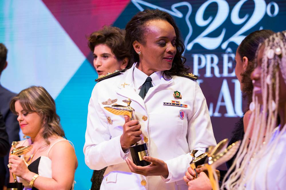 Denice Santiago levou o trof&eacute;u de Pol&iacute;ticas P&uacute;blicas