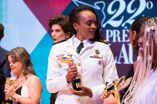 Denice Santiago levou o trof&eacute;u de Pol&iacute;ticas P&uacute;blicas