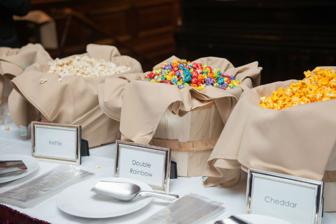 Bar de pipoca em festa infantil