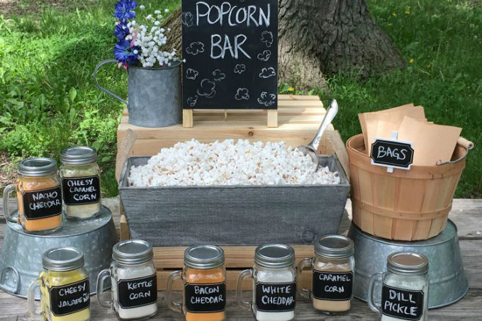 Bar de pipoca em festa infantil