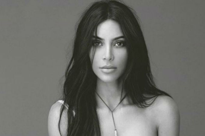 Kim Kardashian lan&ccedil;a linha de perfumes