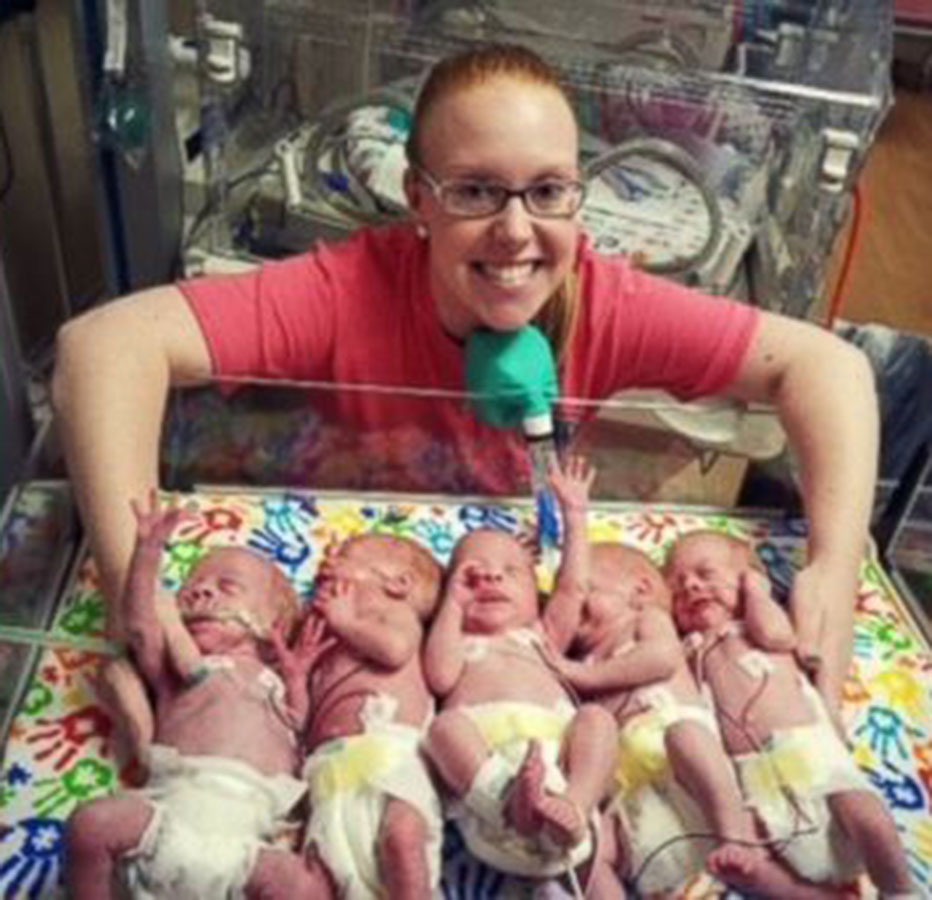 As fotos de Natal desses gêmeos vão alegrar seu dia