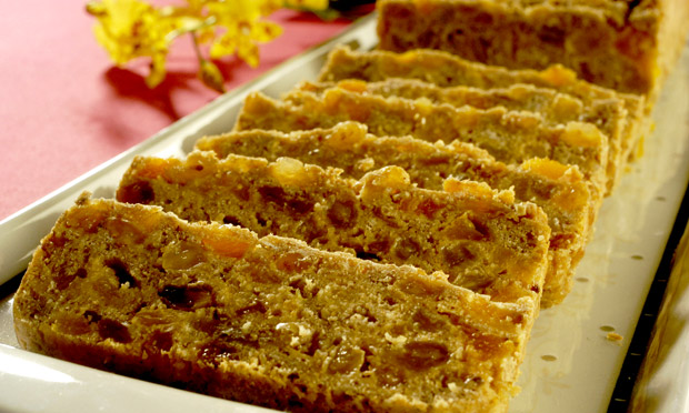 receita-bolo-de-damasco-passas