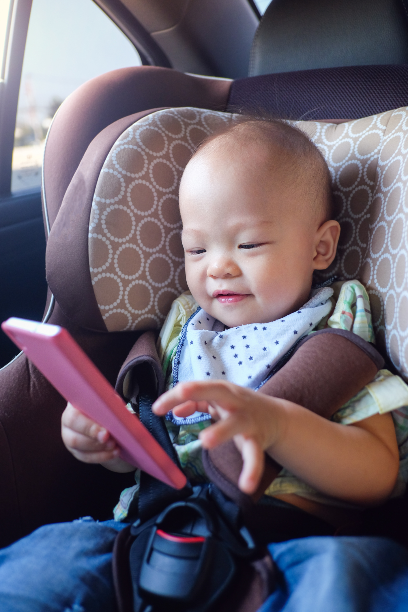 crian&ccedil;a carro