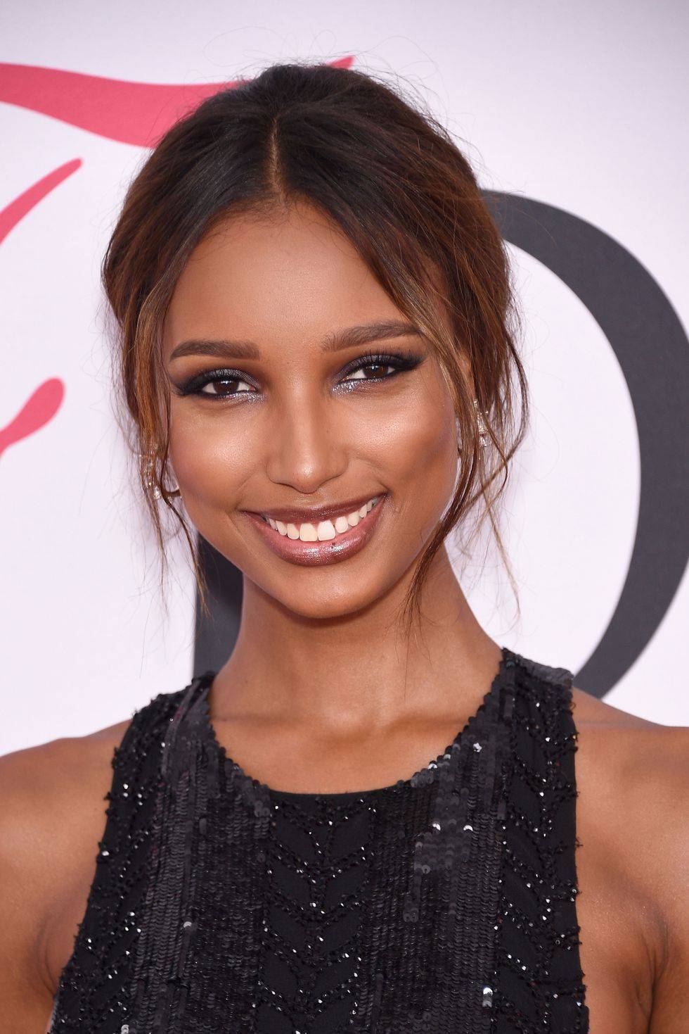 Make com brilho: 5 inspirações para sair à noite