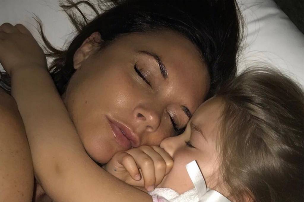Rara aparição:Filha de Victoria Beckham prestigia trabalho da mãe