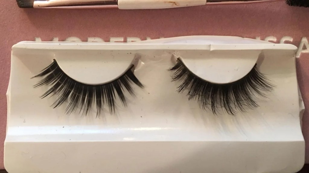 Como economizar muito em cílios postiços?