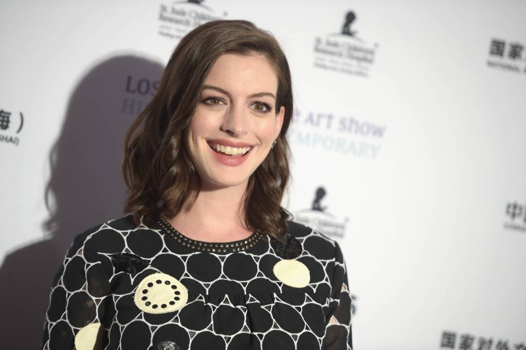 Anne Hathaway explica resposta às críticas sobre seu ganho de peso