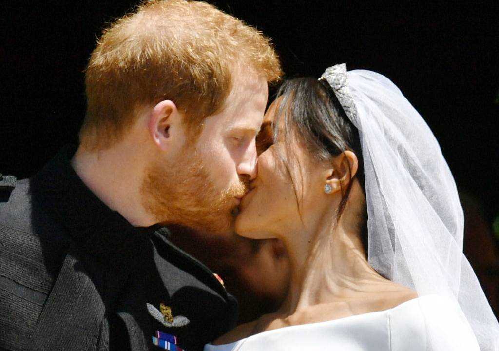 Casamento Real - Beijos de príncipe Harry e Meghan Markle