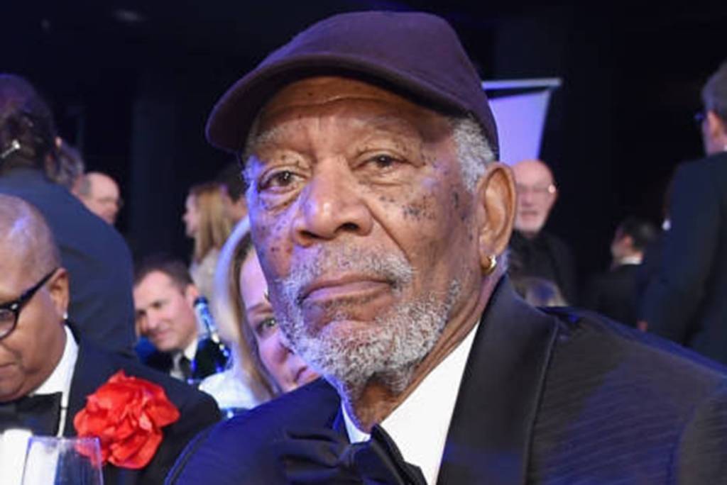 Vídeos revelam Morgan Freeman assediando repórteres