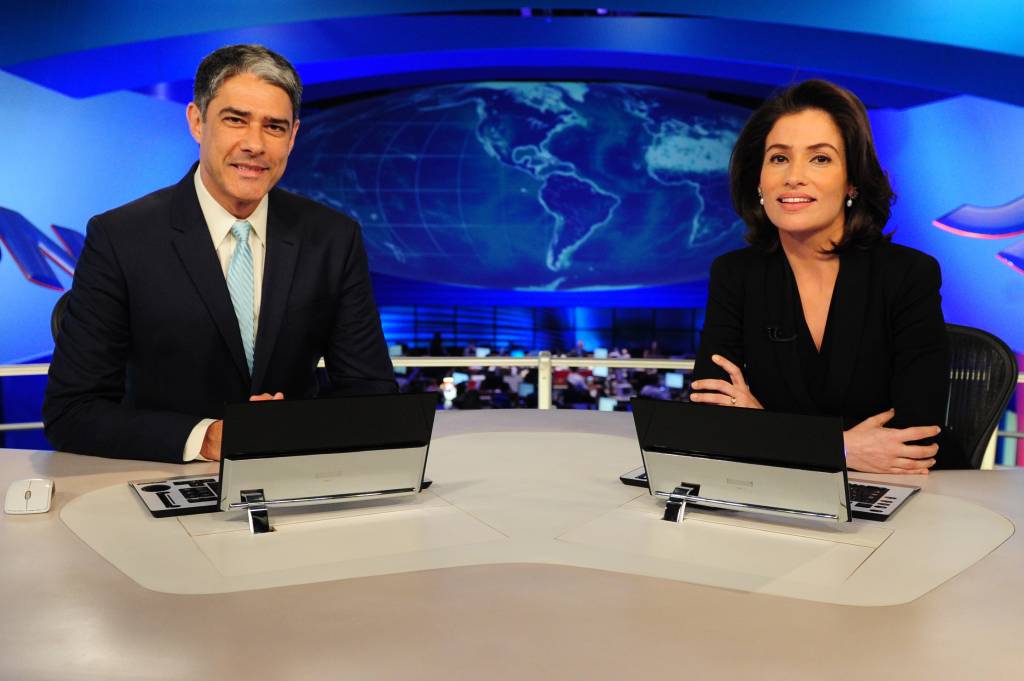 William Bonner e Renata Vasconcellos recebem presente especial no JN