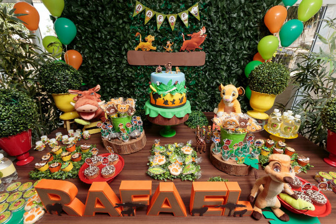 Festa infantil com temas retr&ocirc;