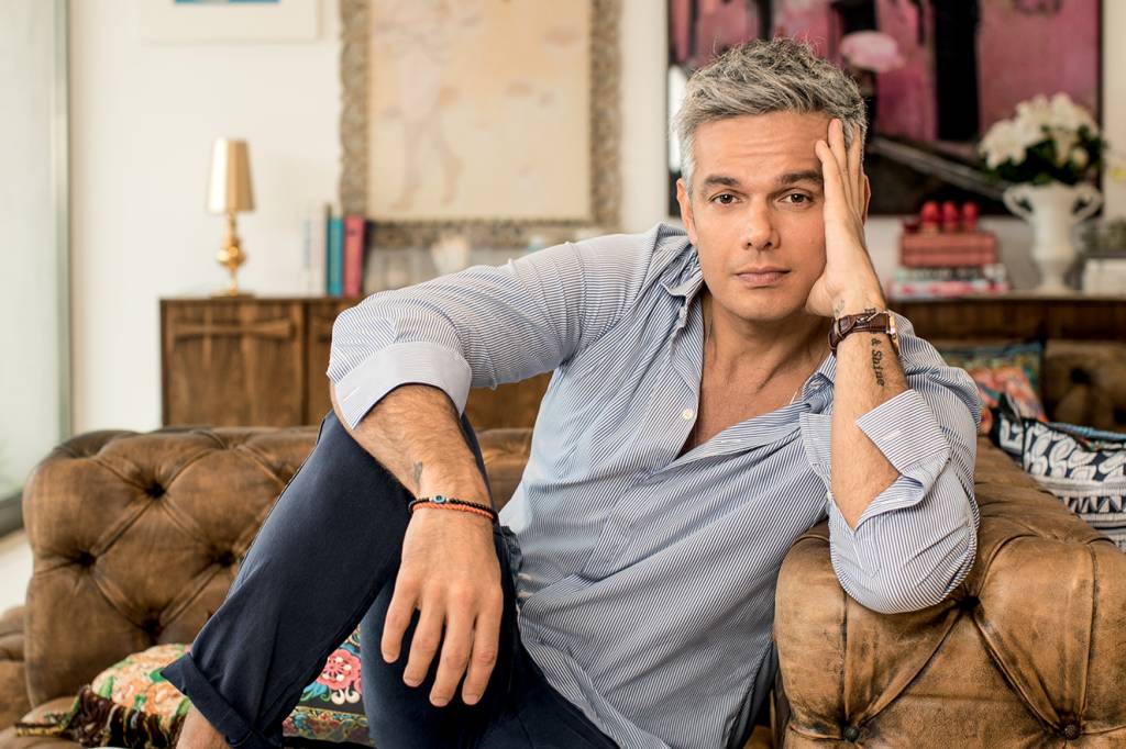 Otaviano Costa ganha programa e volta à TV