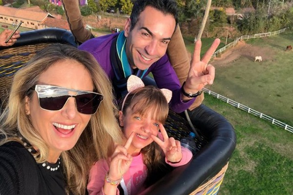 Rafa Justus festeja aniversário em Paris e ganha homenagem de Cesar Tralli