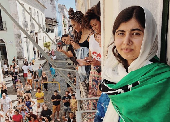 Celebrando 21 anos, Malala cria Instagram e a sua 1ª foto é em Salvador