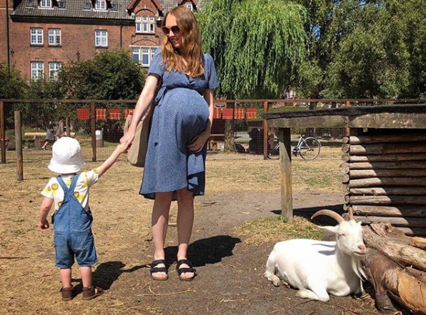 Grávida de trigêmeos mostra evolução da barriga em sequência fantástica