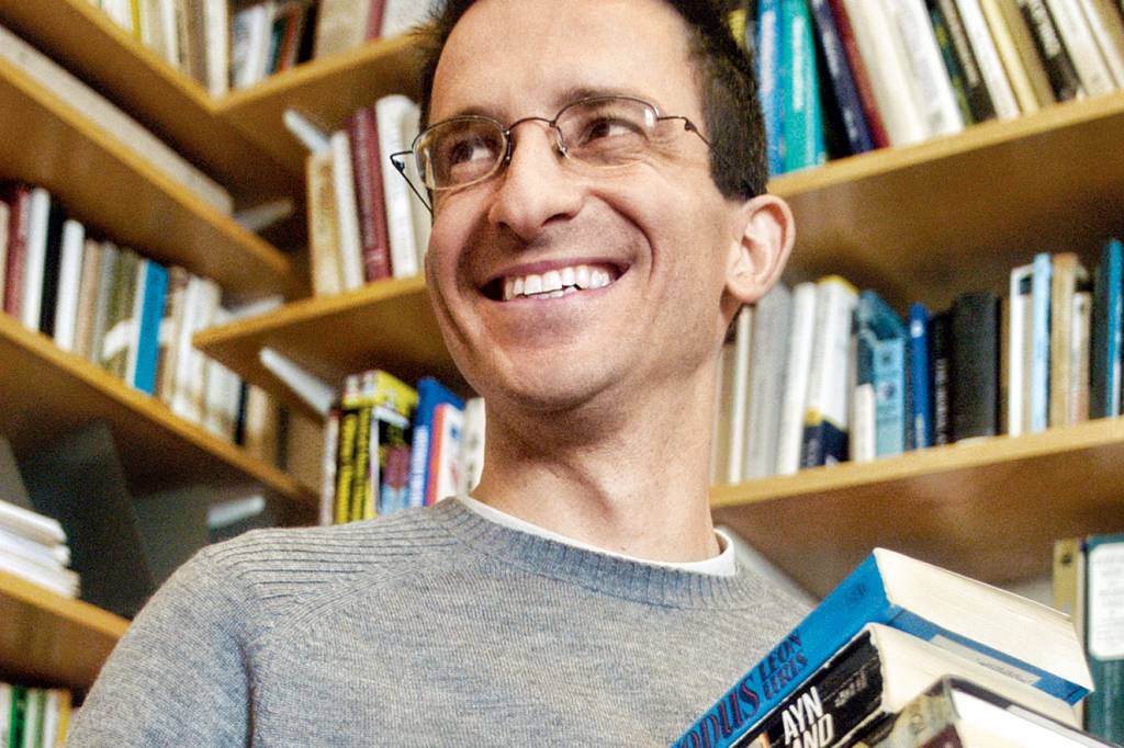 É possível treinar para ser feliz, diz professor de Harvard
