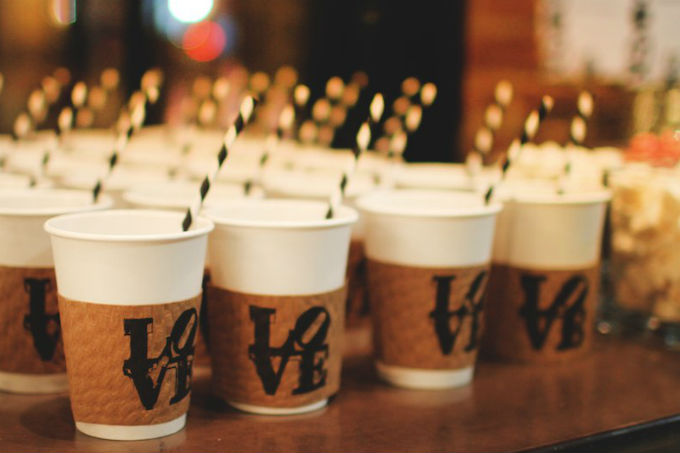 Mesa de caf&eacute; em casamento