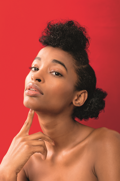 5 penteados estilosos para cabelos crespos e cacheados