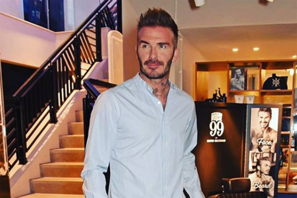 David Beckham estampa capa de revista maquiado; veja
