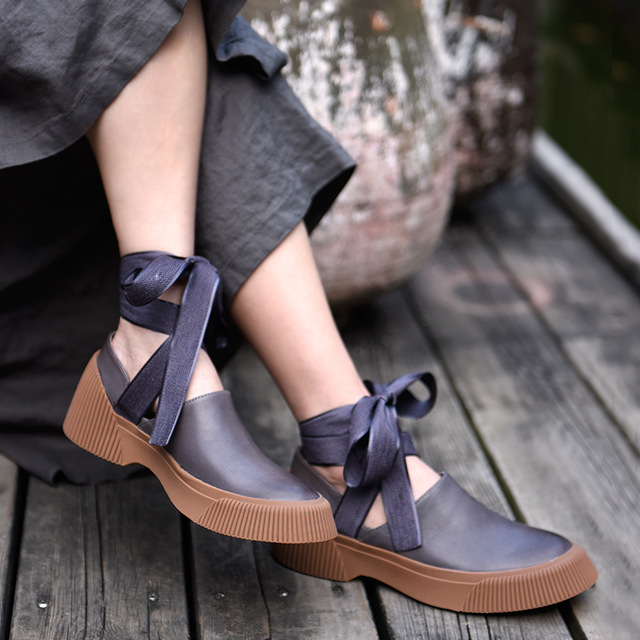 Alerta tendência: sapatos com amarrações dão charme ao look