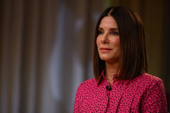 Sandra Bullock diz ficar apavorada com futuro dos filhos