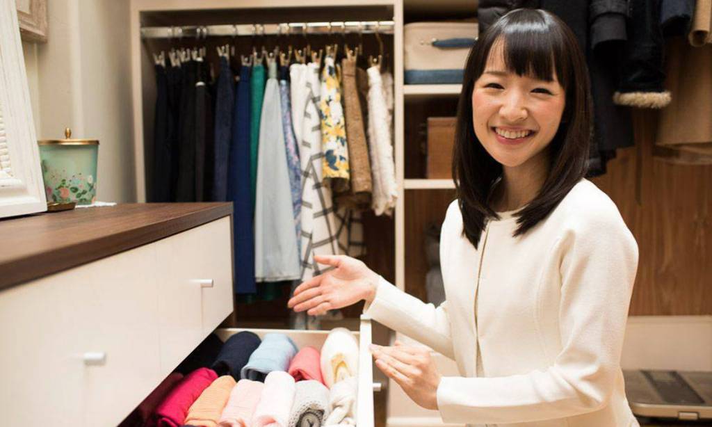 Famosa na Netflix, Marie Kondo lança curso em que ensina a desapegar