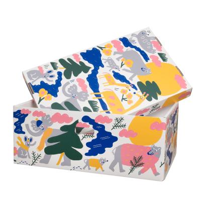 Caixa de papelão distribuída pela Finlândia a bebês revolucionou o país