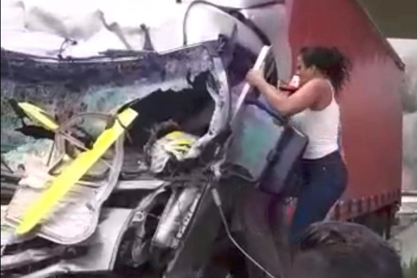 Artista desenha mulher que salvou caminhoneiro em acidente com Boechat