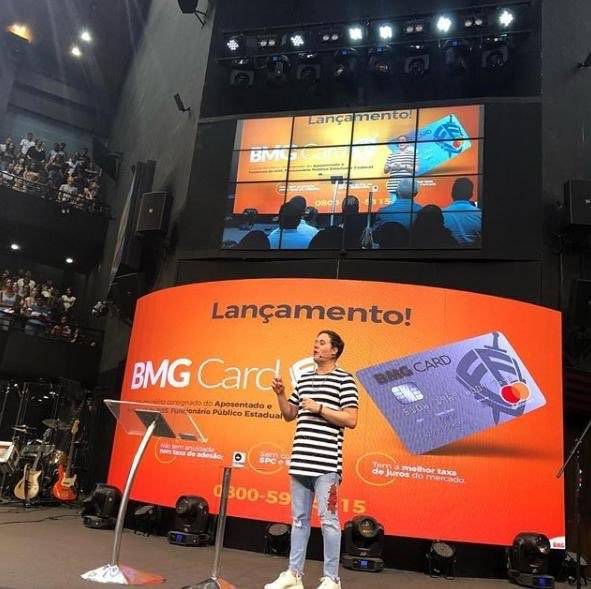André Valadão lança ‘cartão gospel’ e causa revolta entre evangélicos