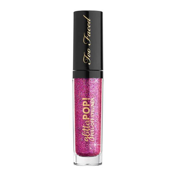 O <strong>delineador com glitter</strong> da <a href="https://www.sephora.com.br/too-faced/maquiagem/olhos/delineador-com-glitter-too-faced-pop-eyeliner-prd42004">Too Faced</a> vem em diversas cores, todas bem brilhosas e alegres. O produto promete ser f&aacute;cil de remover, sem deixar glitter. Pre&ccedil;o: R$ 99,00.