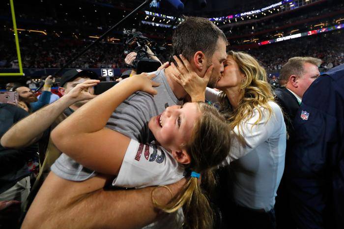 Vem ver o Tom Brady se declarando em português para Gisele
