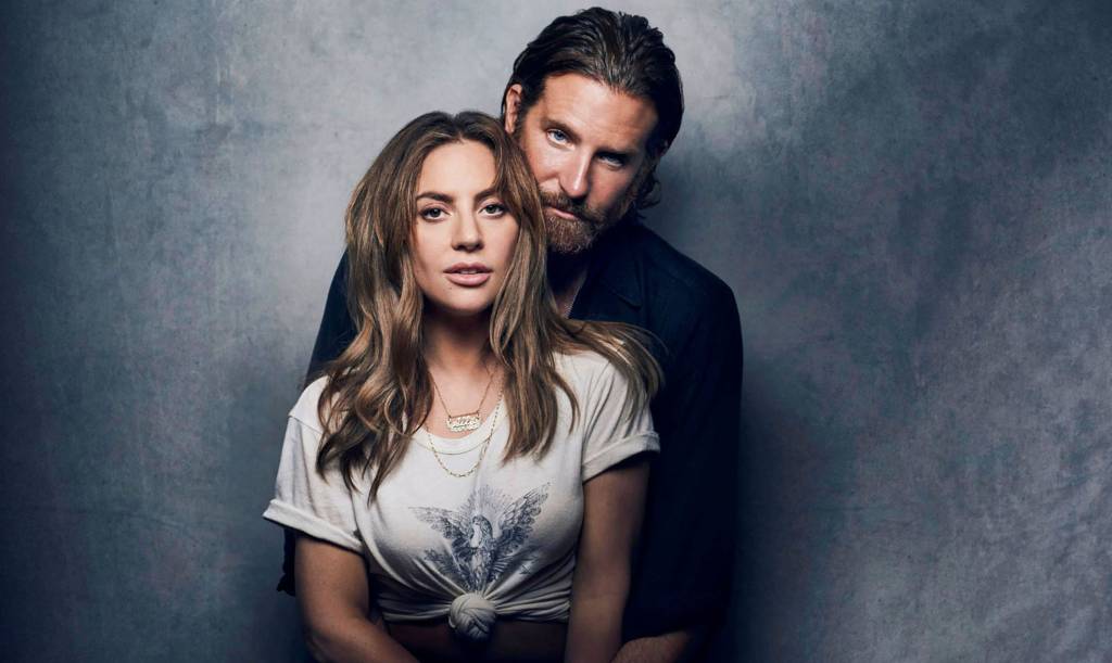 Lady Gaga se muda para casa de Bradley Cooper, diz revista