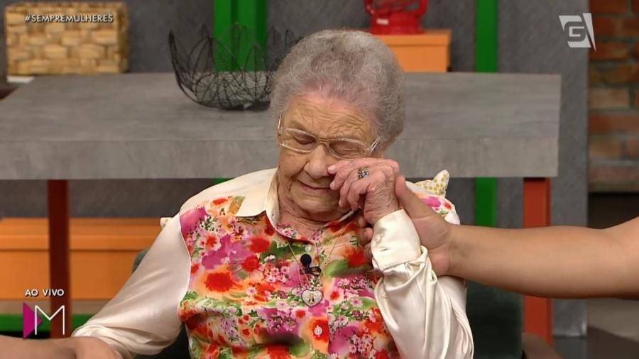 “Foi ao meu casamento”: Palmirinha chora ao lembrar do 1º namorado