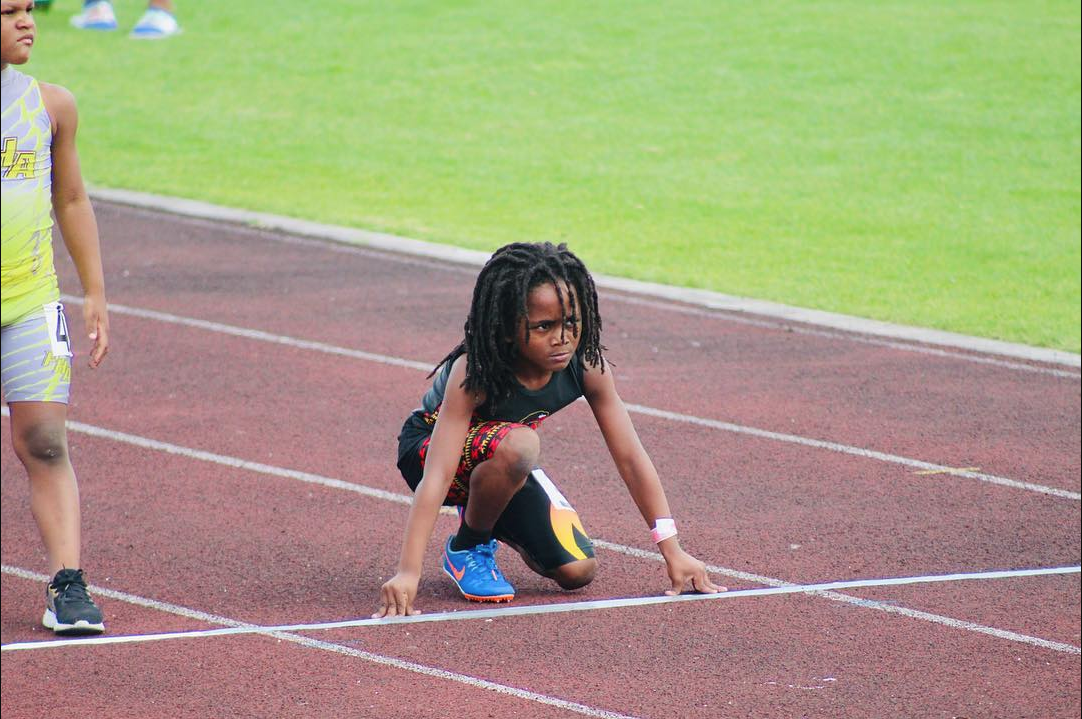 “MiniBolt”: garoto de 7 anos impressiona o mundo com velocidade espantosa